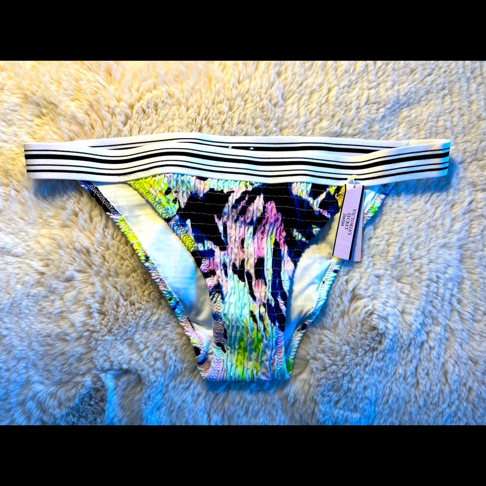 VS Bikini Bottom M NWT